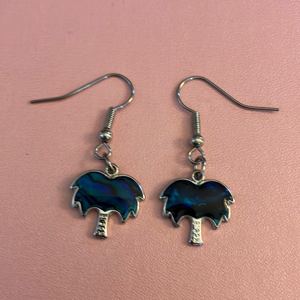 Dangling palm tree earrings